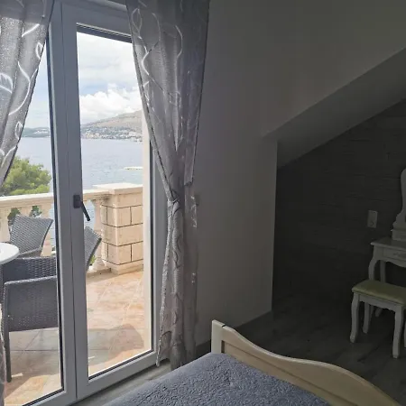 Marina * 特罗吉尔