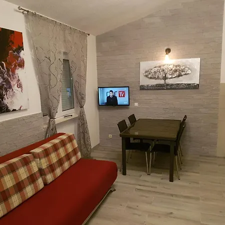 Marina * 特罗吉尔