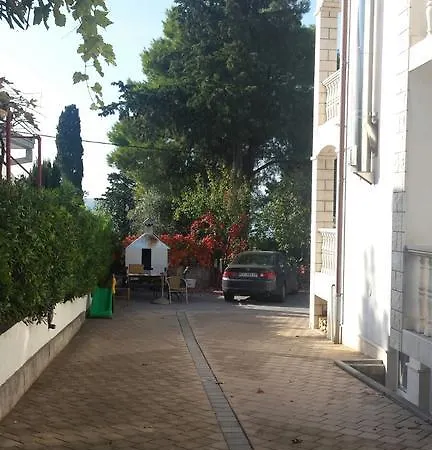 Marina Διαμέρισμα Τρογκίρ