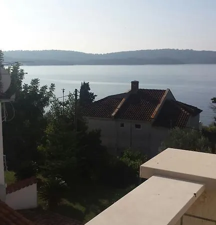 Marina * 特罗吉尔