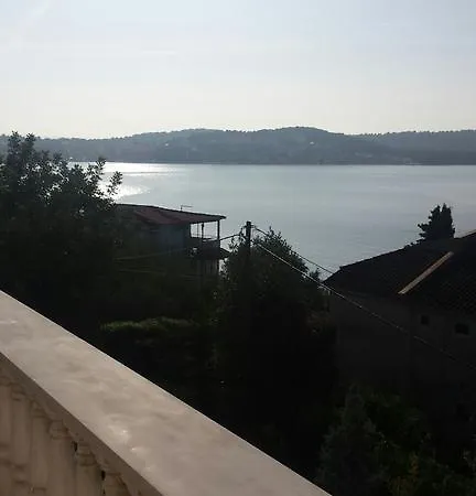 Marina * 特罗吉尔